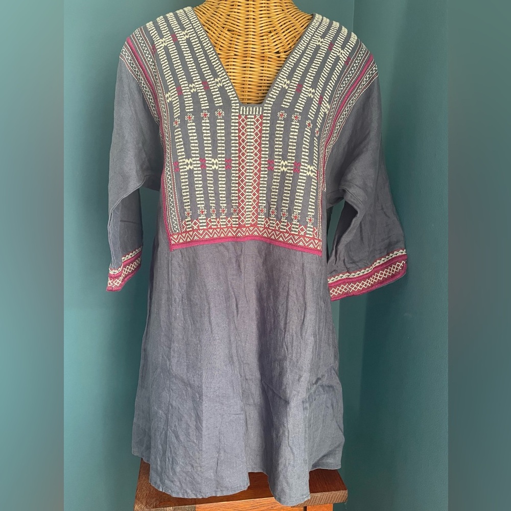 CABi Linen Women’s Tunic Top. Size Medium. Blue, rose pink, & cream. Embroidered